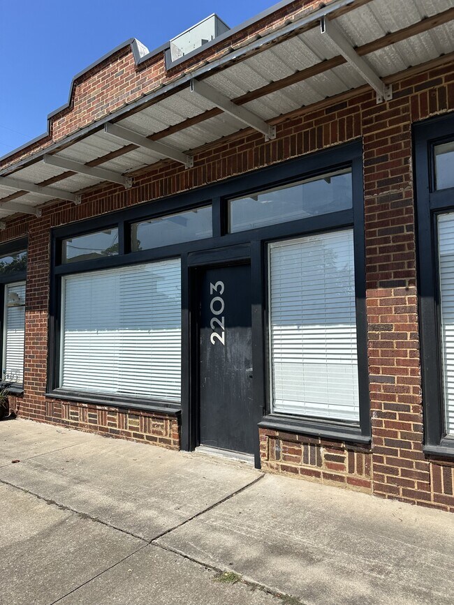 Building Photo - 2203 Price St