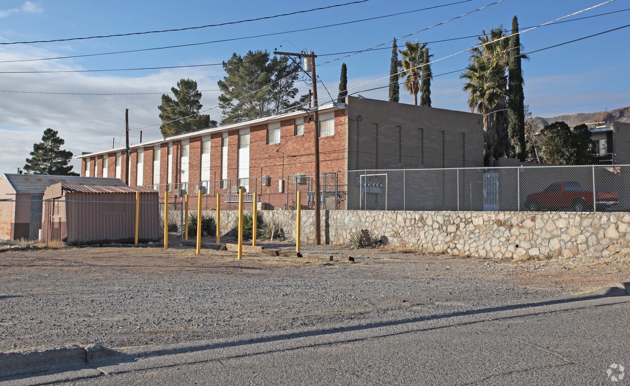 Primary Photo - 2811 Jackson Ave