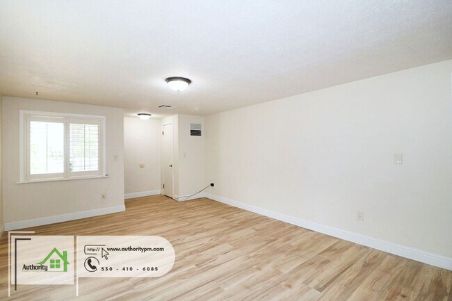 Building Photo - 2022 Jewell Ln