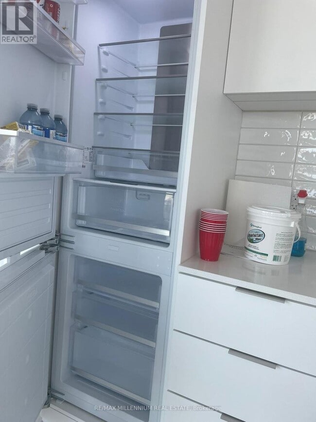 Building Photo - 15 Skyridge Dr