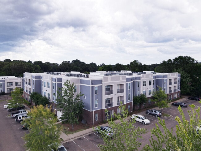 Building Photo - Rev on Anderson