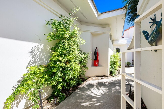 Building Photo - 75395 Riviera Dr