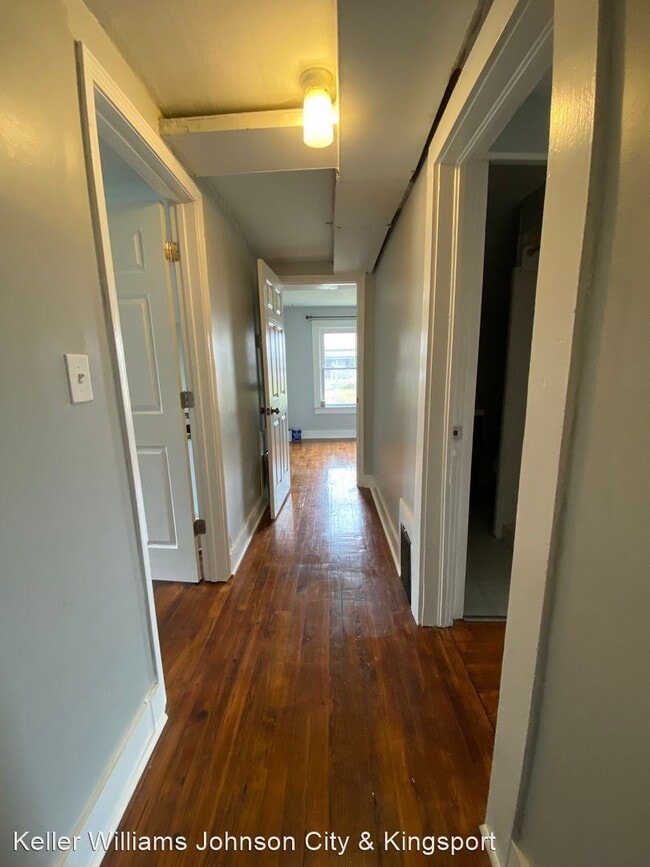 Building Photo - 4 br, 2 bath House - 303 Wilson Ave