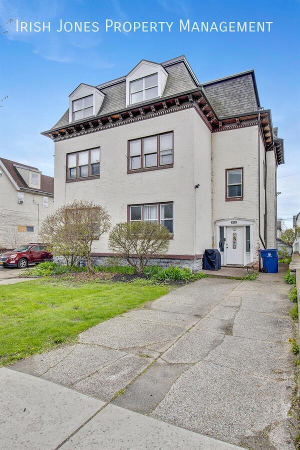 Building Photo - 608 Niagara St