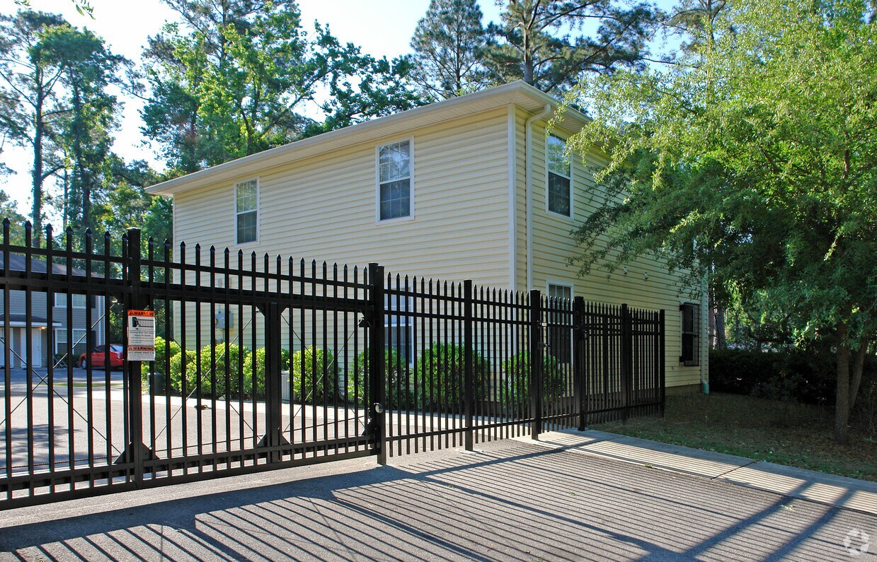 Primary Photo - 119-123 Dixie Dr