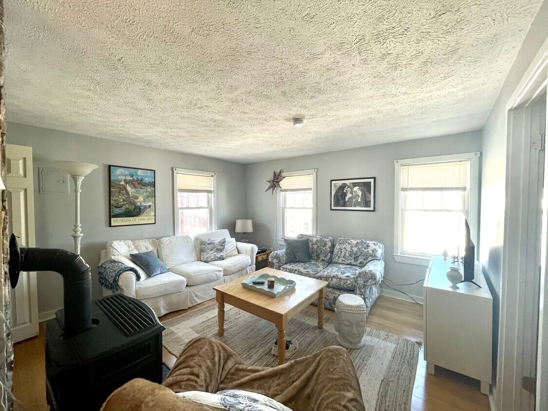 Foto principal - 525 E 3rd St