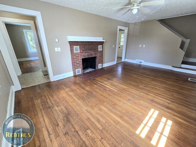 Building Photo - 310 Ridge St NW