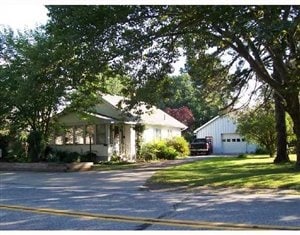  - 919 Powell Ave