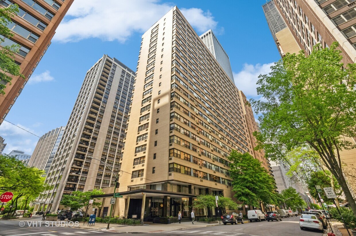 Foto principal - 850 N Dewitt Pl
