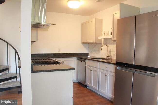 Building Photo - 257 Tavistock