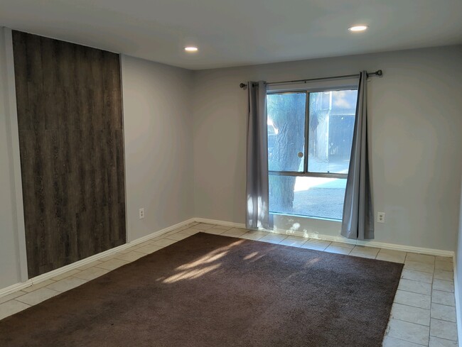 Building Photo - 2100 Pinon Springs Cir