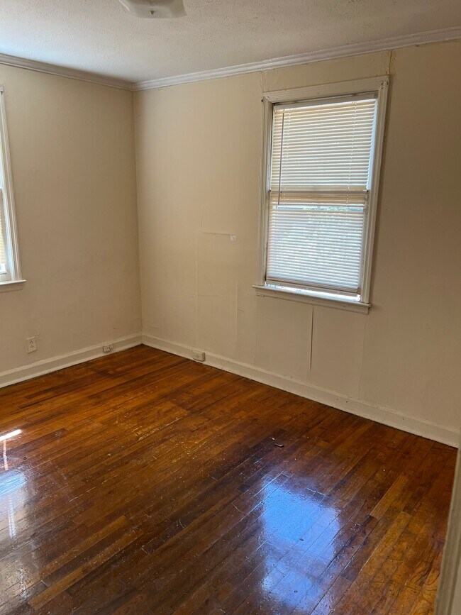 Foto del edificio - 1835 Bethlea Ave