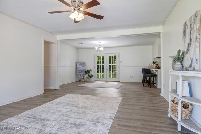 Building Photo - 3 bed, 2 bath brick-on-slab on Johnston Street