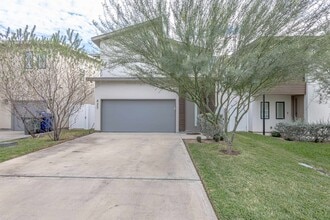 Building Photo - 423 Deer Path Lp