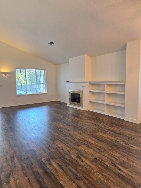 Building Photo - 3535 Village Dr