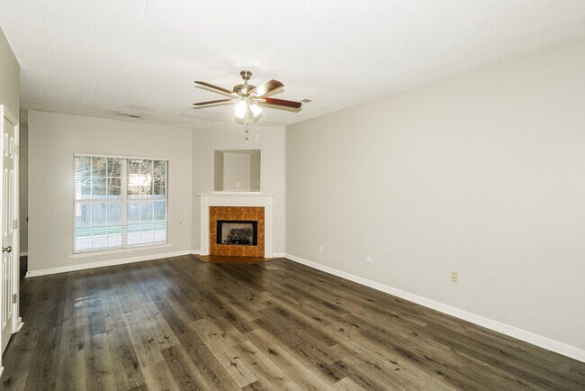 Foto del edificio - 3899 Neyland Valley Dr