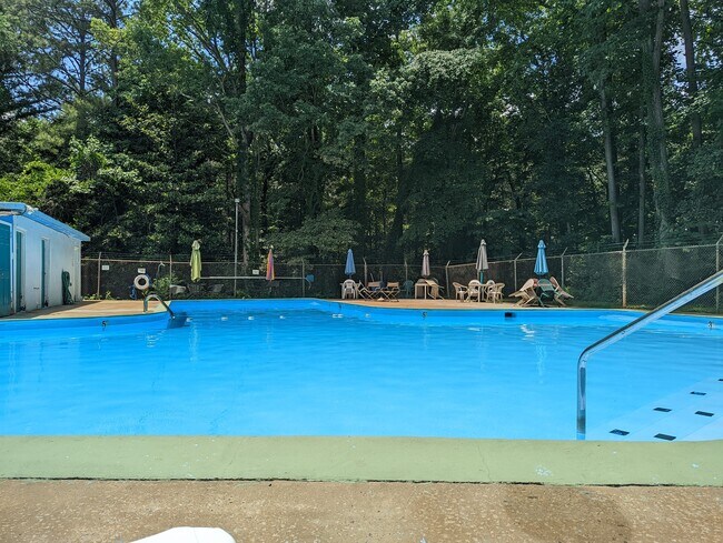 Foto del edificio - 640 Collingwood Dr