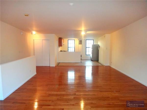 Primary Photo - 210 Columbia St