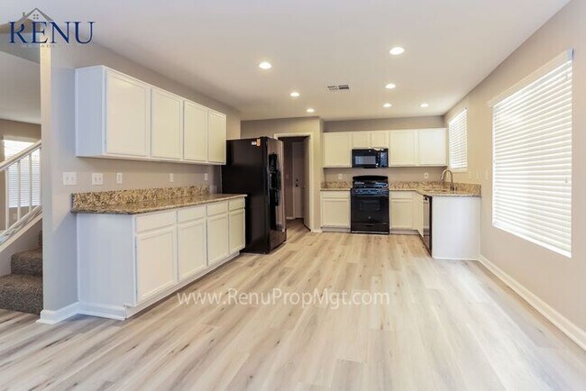 Building Photo - AVAILABLE NOW!! $350 OFF FIRST MONTH!