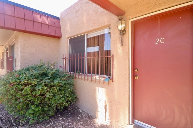 Building Photo - 5323 n 19th ave # 20, phoenix az 85015