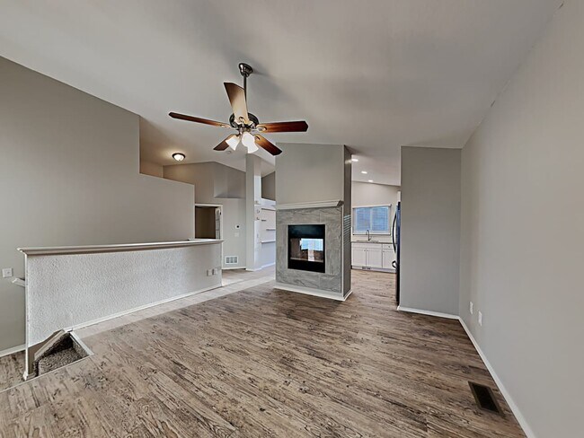 Building Photo - 6010 Grapevine Dr