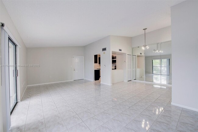 Foto del edificio - 469 NE 207th Ln