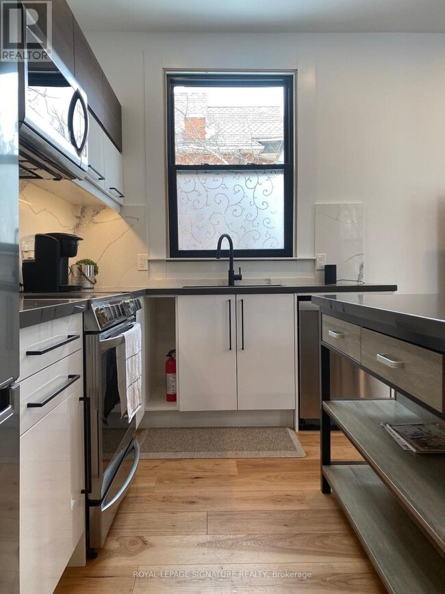 Photo du bâtiment - 109 Charlton Ave W