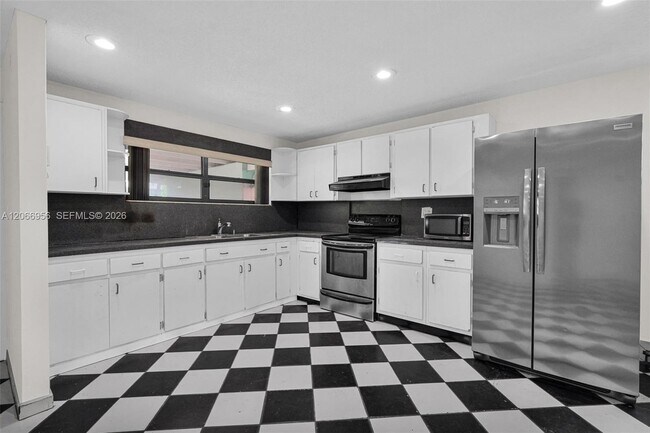 Foto del edificio - 81 NW 41st St
