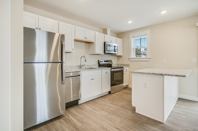 Building Photo - Cloverleaf Apartments