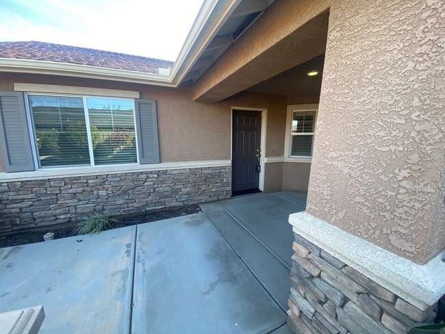Building Photo - Tulare
