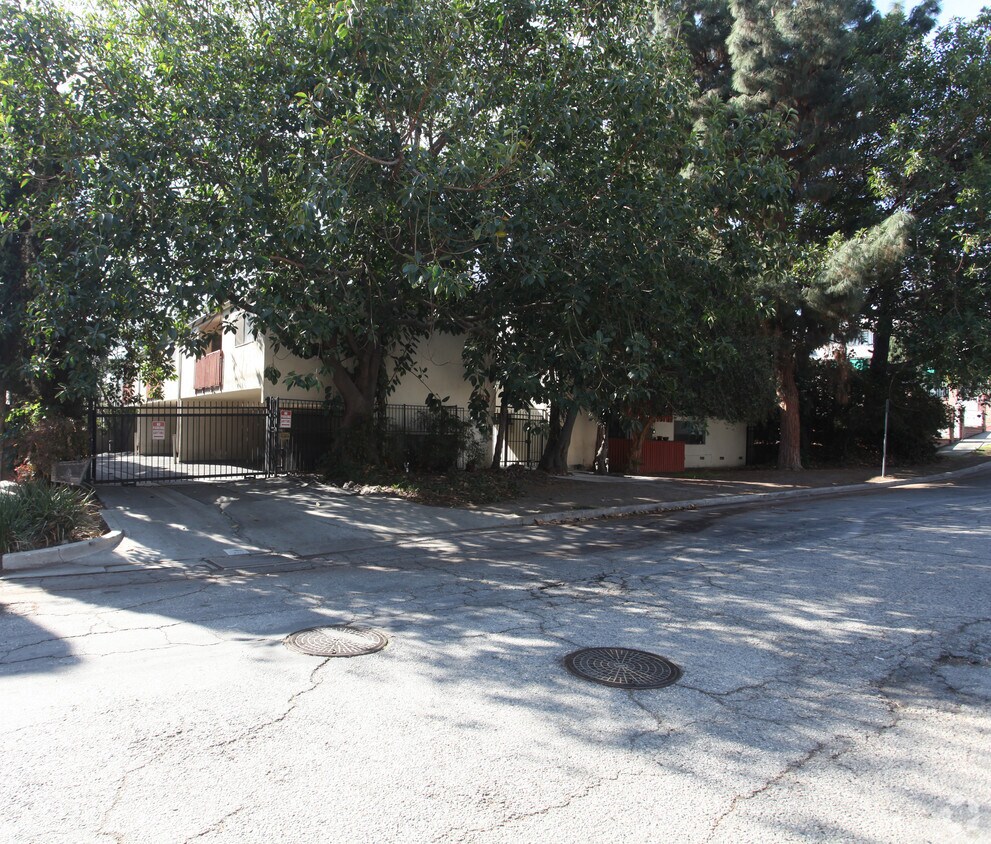 Building Photo - 4208 Russell Ave