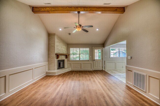 Foto del edificio - 216 Duerr Dr