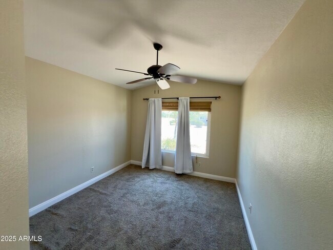 Foto del edificio - 1602 W Maplewood St