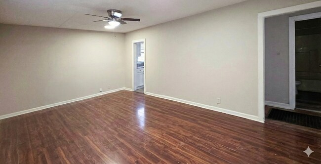 Foto del edificio - 2045 White Oak Cir