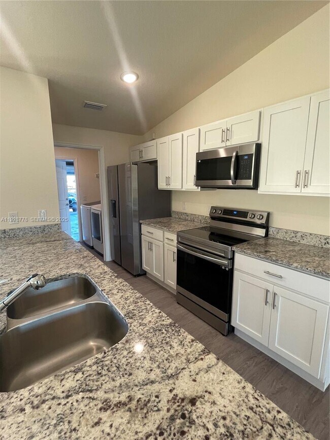 Building Photo - 3019 Honeywood Rd