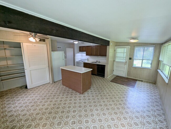 Building Photo - Deep Deal on Fathom