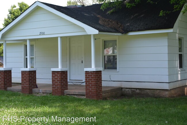 Building Photo - 2 br, 1 bath House - 2900 W Lincoln St
