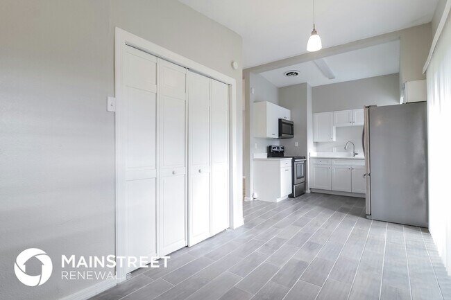 Building Photo - 3404 Paris Pl