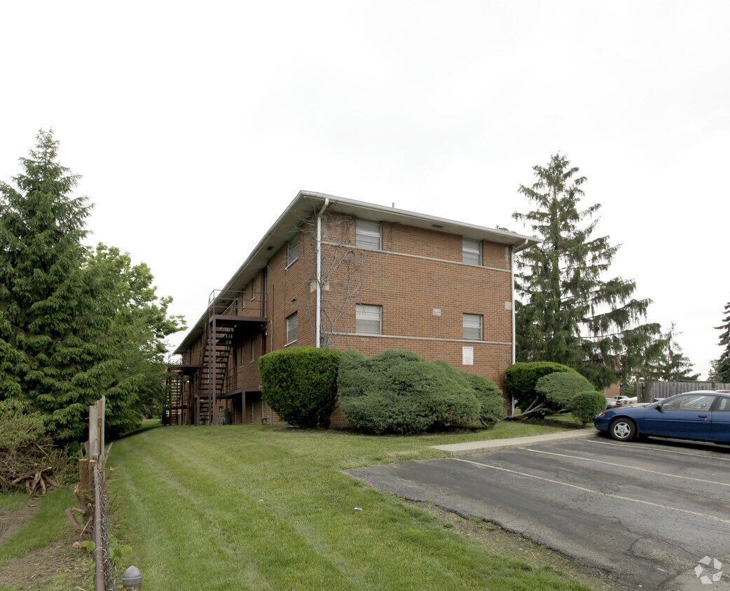 Foto del edificio - 99-111 Darien Ave