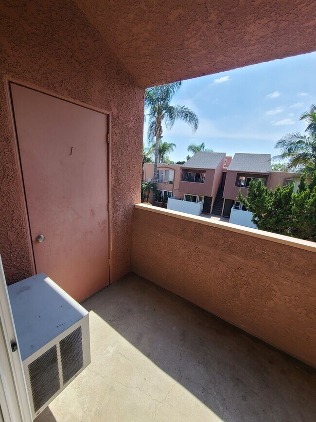 Foto del edificio - Beautiful 2BD/1BA – Natural Light - Mission Trails/San Carlos Area - Comfortable and Quiet