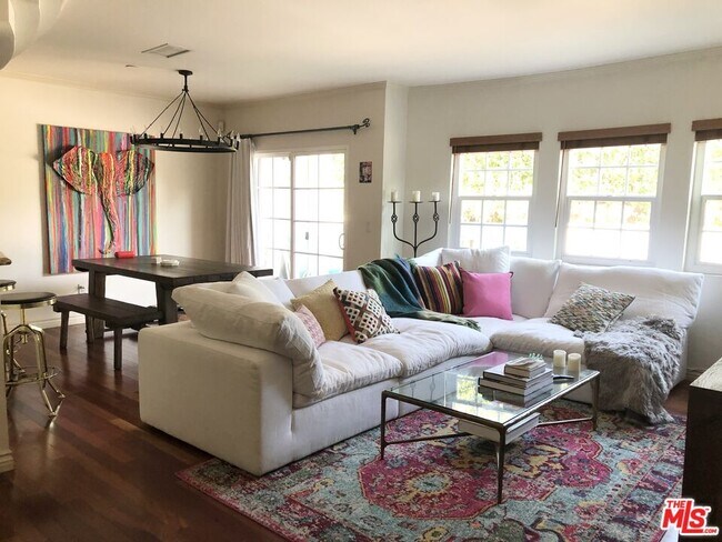 Foto del edificio - 4832 Whitsett Ave