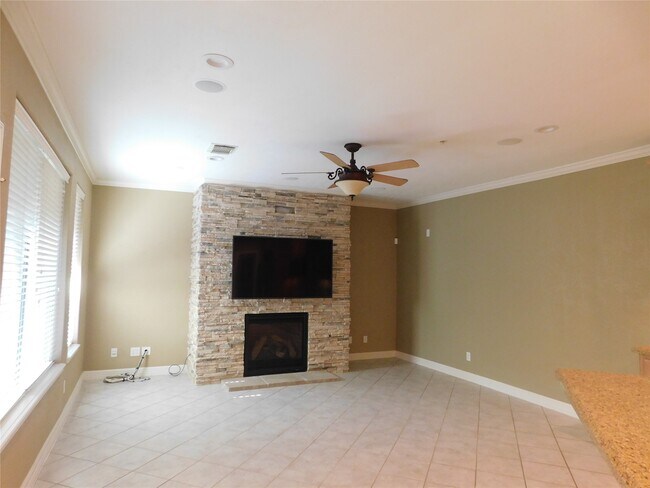 Foto del edificio - 4333 Lake Run Dr