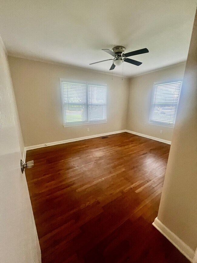 Foto del edificio - 121 Orchard Ln