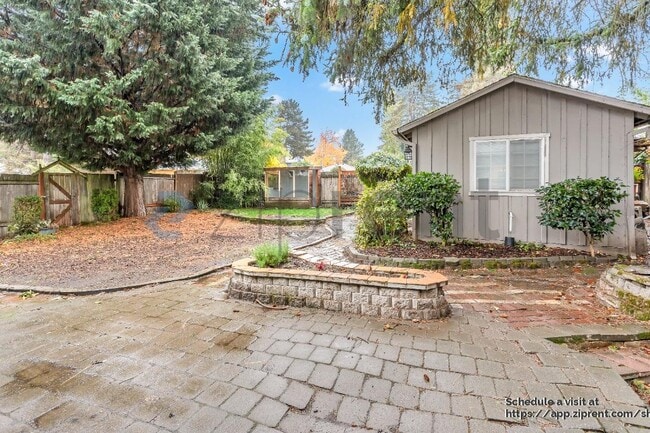 Building Photo - 9380 SW Sagert St