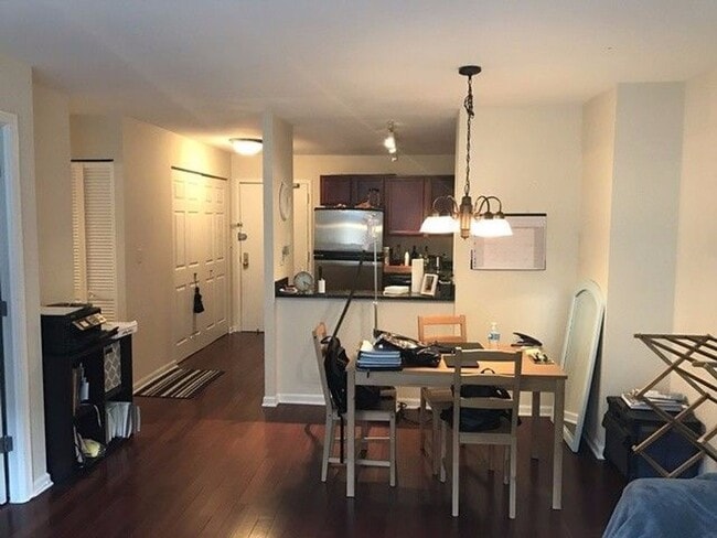 Building Photo - STREETERVILLE'S 1bed/1bath Available