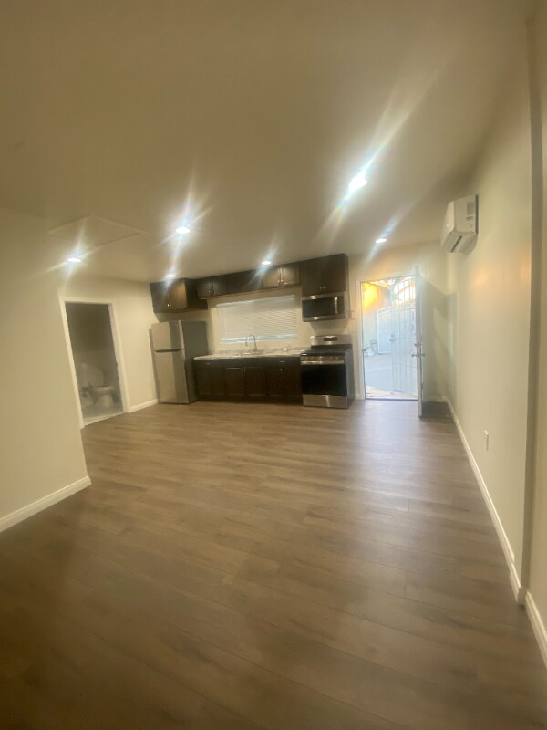 Foto del edificio - 6753 Citronell Ave