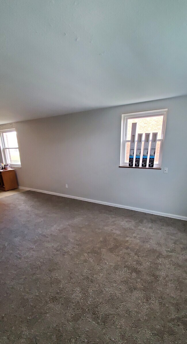 Living Room - 5392 Broadview Rd
