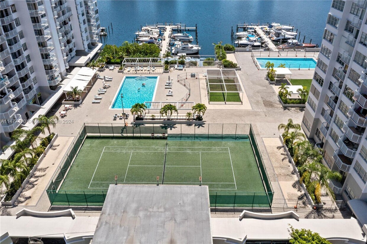 Primary Photo - 18021 Biscayne Blvd