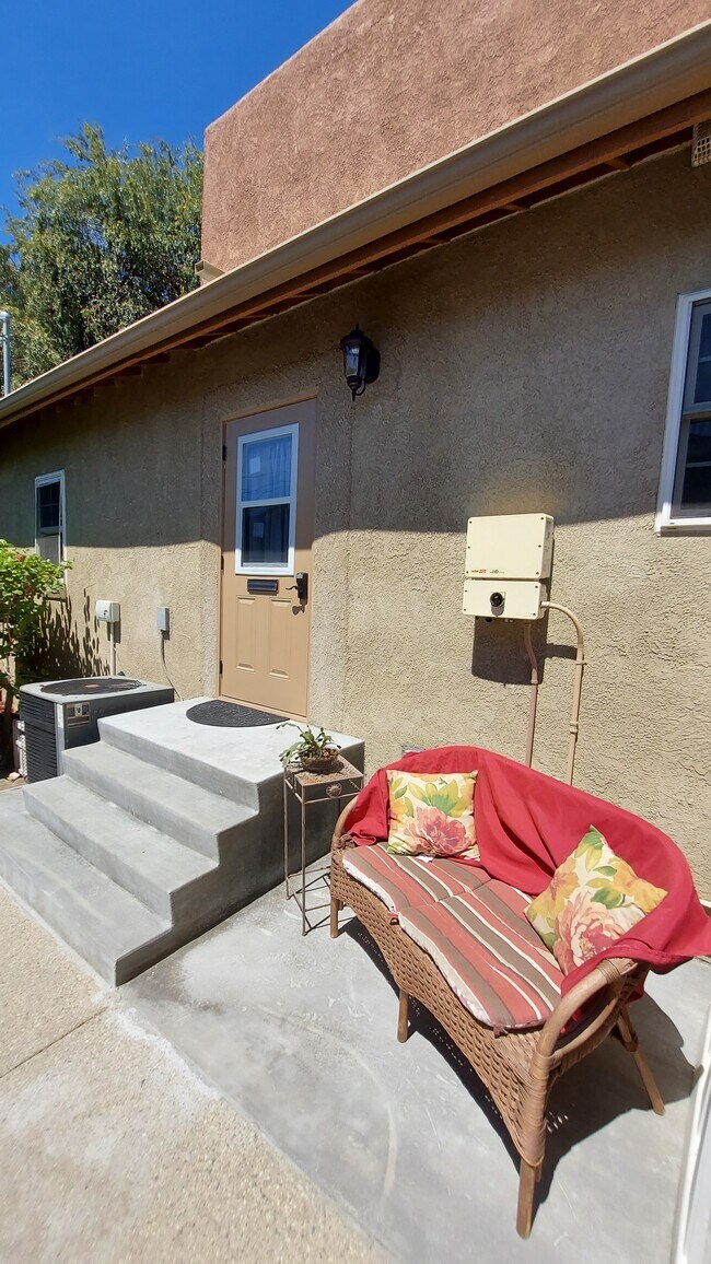 11014 Scoville Ave Unit Furnished Private Studio, Sunland, CA 91040