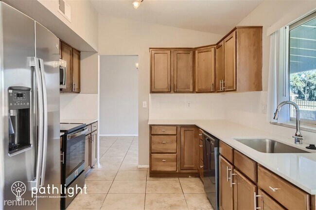 Foto del edificio - 3 br, 2 bath House - 4227 N 101St Avenue UNIT